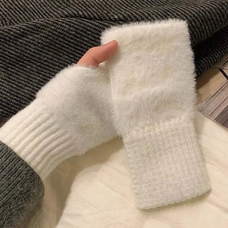 1 Pair of Mink Fleece Soft Winter Half-Finger Gloves for Women – Warm, Luxury Plush Knitted Fingerless Wrist Mittens for Comfort and Style"